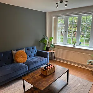Comfortable 3 Bed House With Garden & Parking , Nottingham United Kingdom